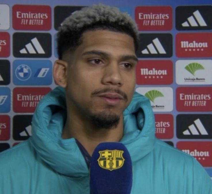 Ronald Araújo’s Future at Barcelona in Doubt as Transfer Talks Stall