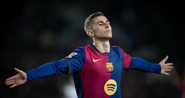 Fermín López Faces Career-Defining Choice as Chelsea and Newcastle Battle for His Signature